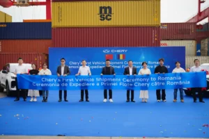 Imagine cu primele masini Chery trimise spre Romania - Ceremonia de expediere a primei flote Chery catre Romania